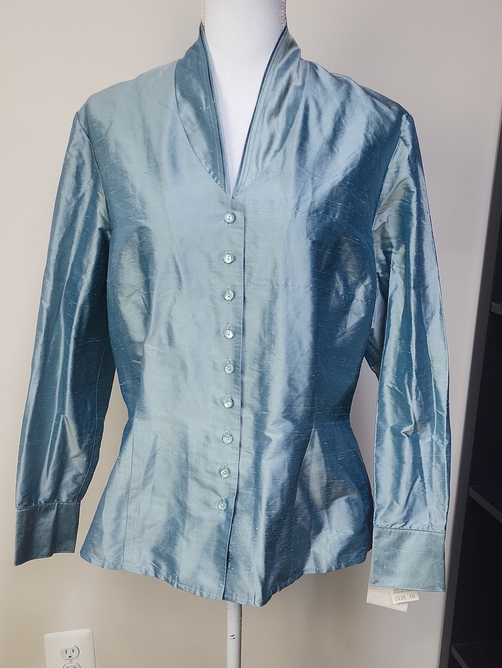 Vtg NORM THOMPSON Blue Slub Silk V-Neck Long Sleeve Fitted Blouse